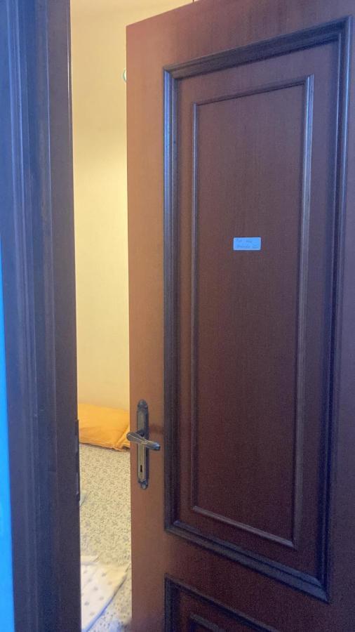 Cheerful Room, Sharing Kitchen In A Cosy Family Art House, Ideal For One Person Or Couple 圣雷默 外观 照片